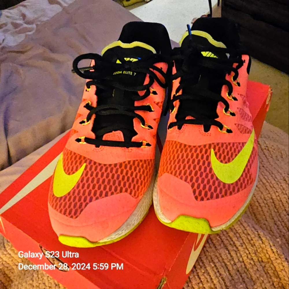 WOMENS NIKE 9.5